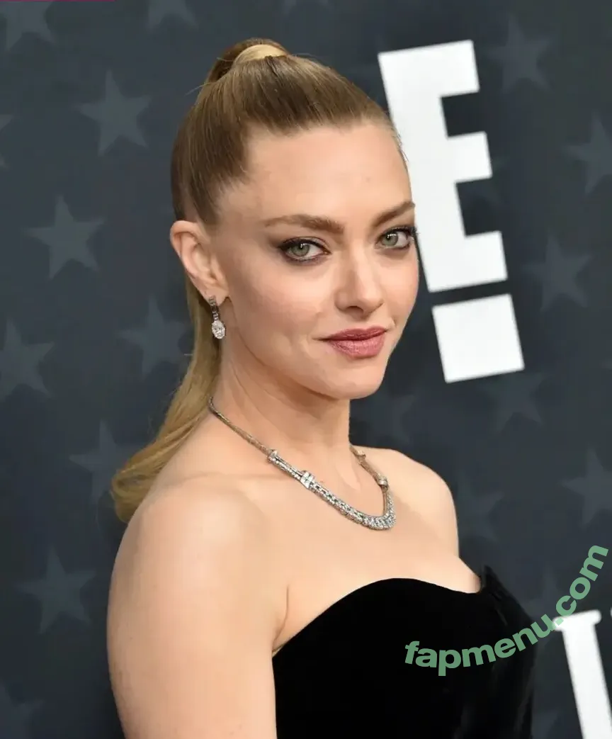 Amanda Seyfried nude photo #1259 (AmandaSeyfried / mingey)