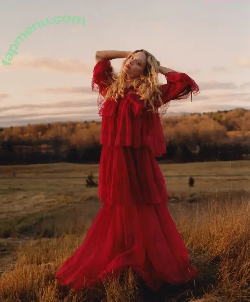 Amanda Seyfried nude photo #1265 (AmandaSeyfried / mingey)