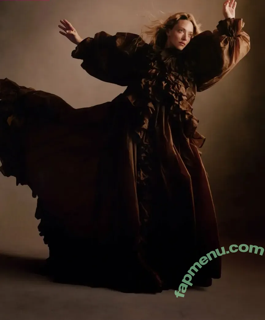 Amanda Seyfried nude photo #1271 (AmandaSeyfried / mingey)