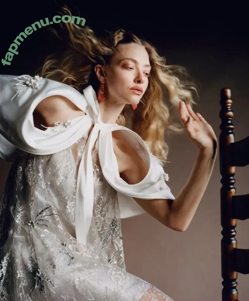 Amanda Seyfried nude photo #1272 (AmandaSeyfried / mingey)