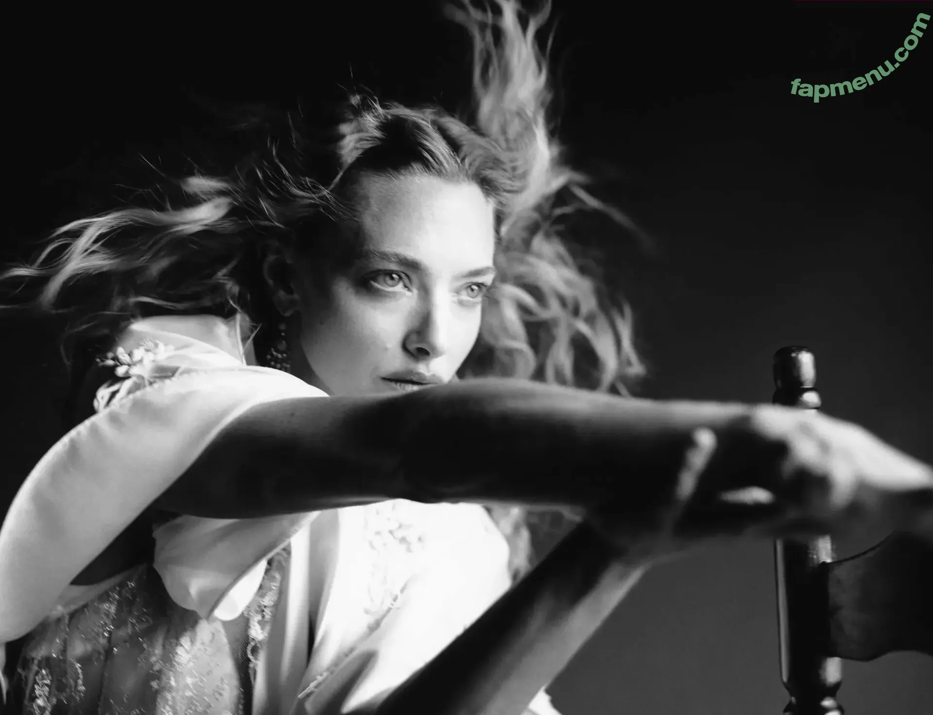 Amanda Seyfried nude photo #1274 (AmandaSeyfried / mingey)