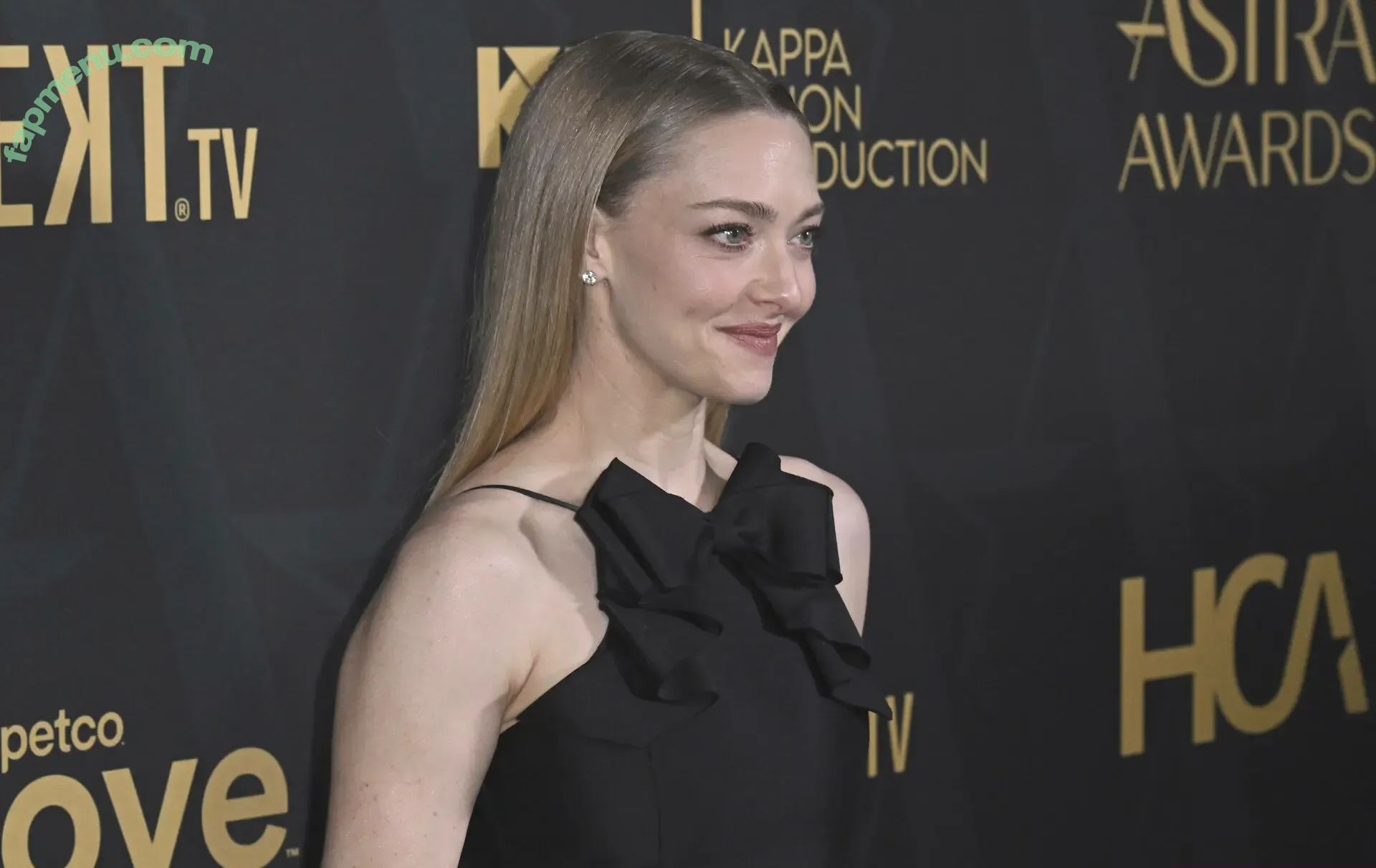 Amanda Seyfried nude photo #1299 (AmandaSeyfried / mingey)