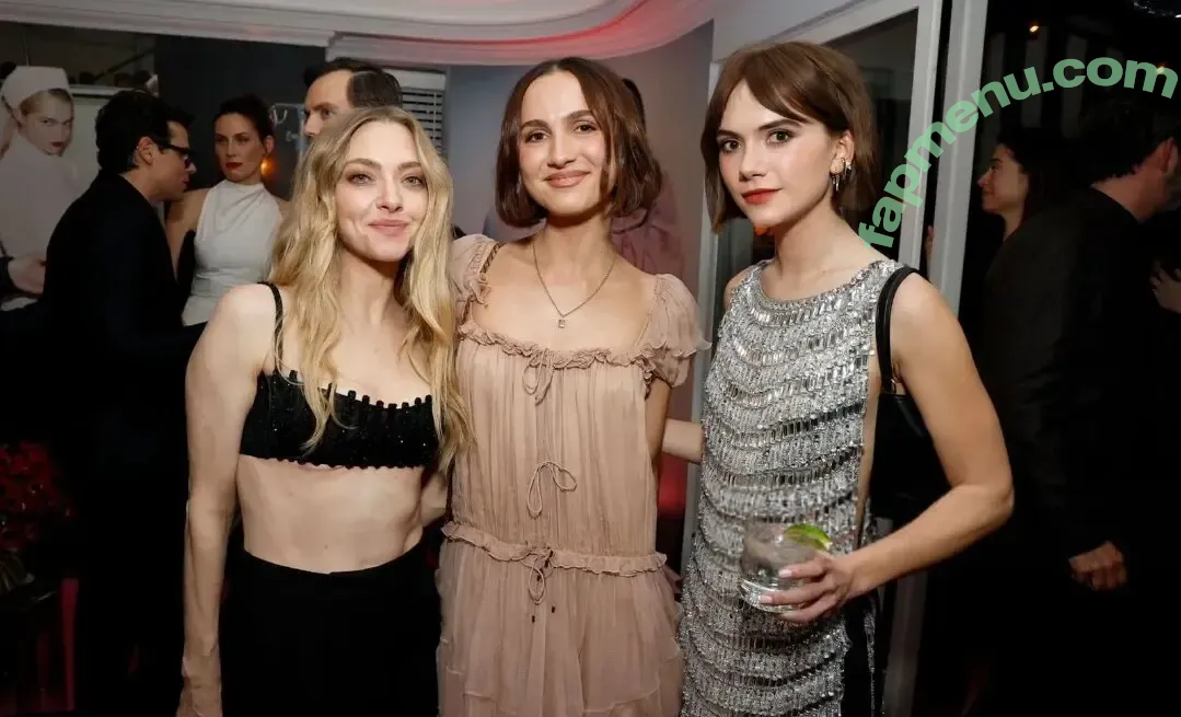 Amanda Seyfried nude photo #1303 (AmandaSeyfried / mingey)