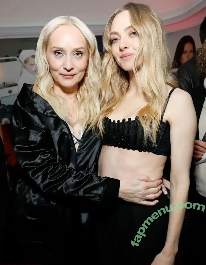 Amanda Seyfried nude photo #1309 (AmandaSeyfried / mingey)