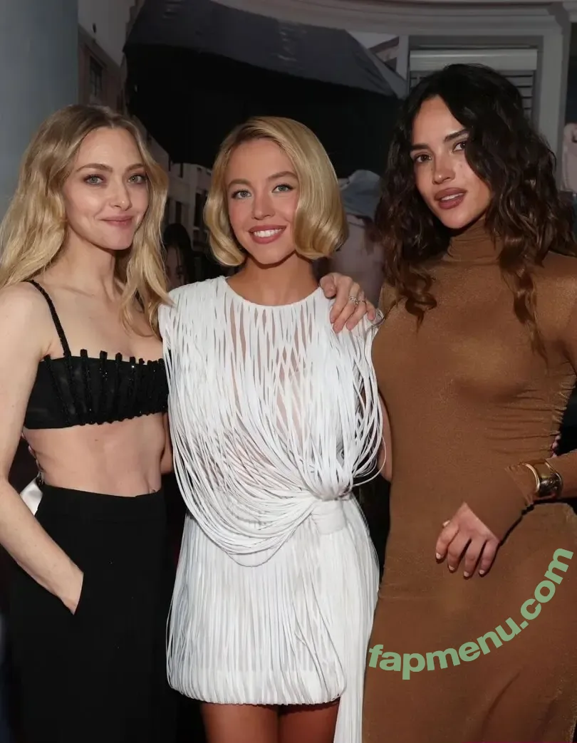 Amanda Seyfried nude photo #1312 (AmandaSeyfried / mingey)