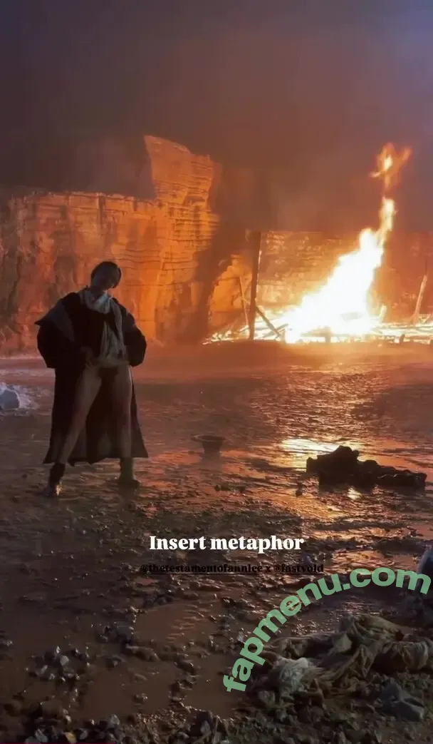 Amanda Seyfried nude photo #1313 (AmandaSeyfried / mingey)