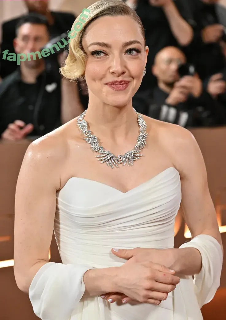 Amanda Seyfried nude photo #1314 (AmandaSeyfried / mingey)