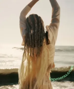 Amandla Stenberg / amandlastenberg nude photo #0137