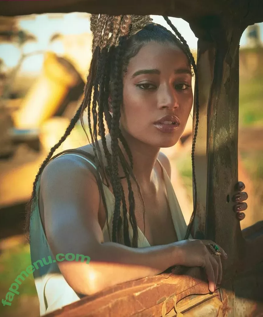 Amandla Stenberg nude photo #0046 (amandlastenberg)