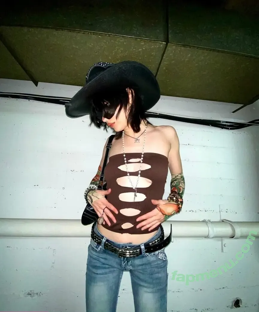 amargo_deleite nude photo #0159 (thesenatoramidala)