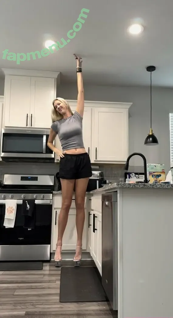 Amazon Allie nude photo #0163 (Amazonalli32 / alliephunter)