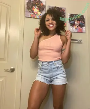 Amber Reacts / ambercharity5 nude photo #0018