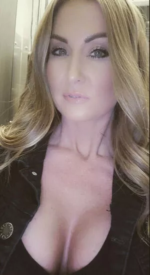 AmberHaines26 / Ambiedawn26 / Cougarfans3333 nude photo #0004