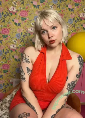 Amelia Bayler / Scottish Comedian / ameliabayler / ameliasnack nude photo #0006