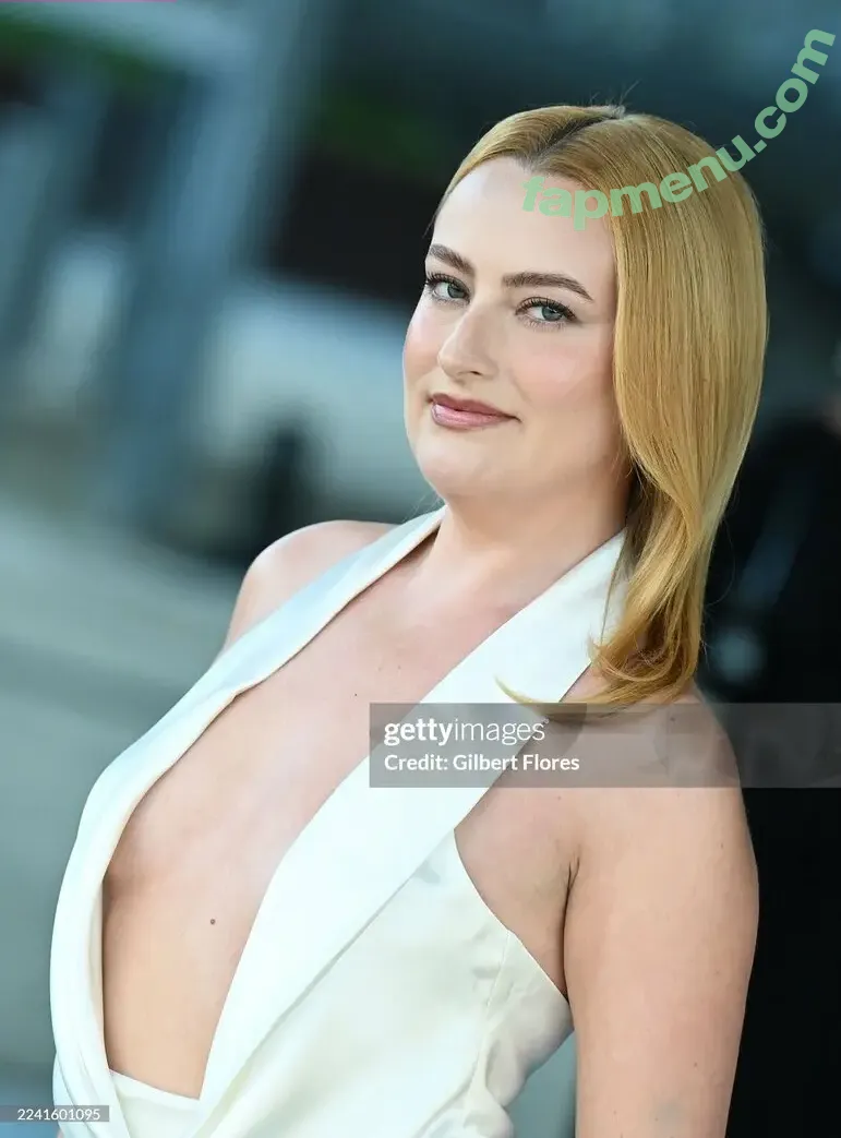 Amelia Dimoldenberg nude photo #0753 (ameliadimz)