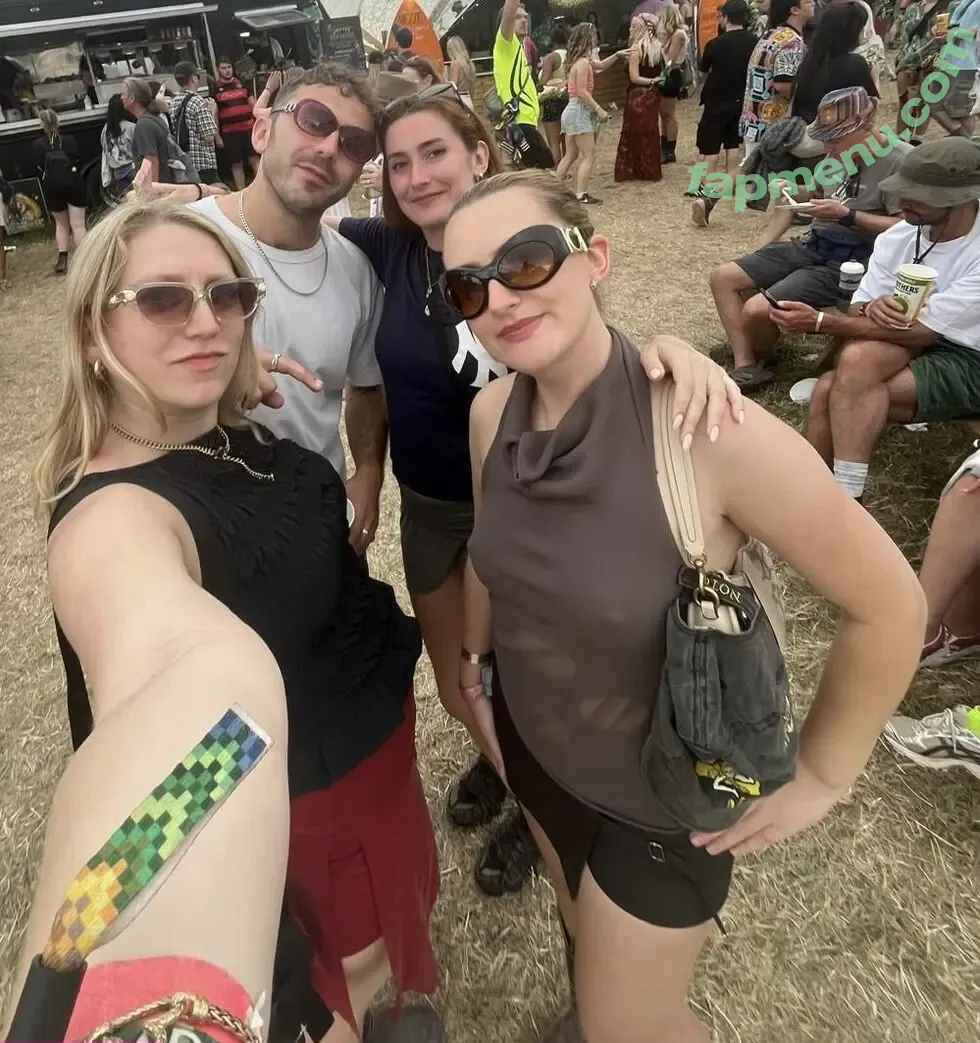 Amelia Dimoldenberg nude photo #0800 (ameliadimz / emilynudess)