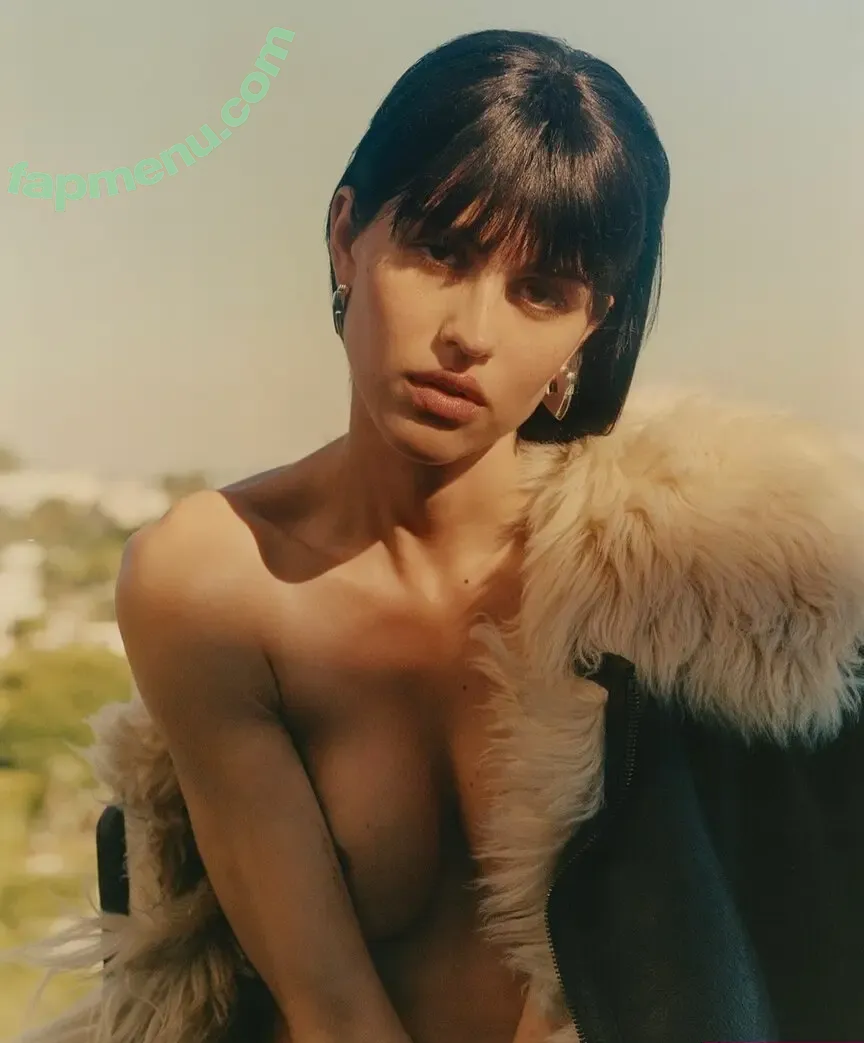 Amelia Gray Hamlin nude photo #0416 (AmeliaGHamlin / ameliagray)