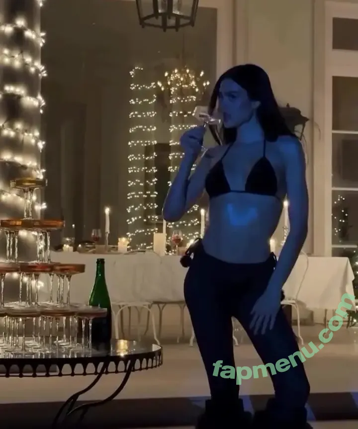 Amelia Gray Hamlin nude photo #0476 (AmeliaGHamlin / ameliagray)