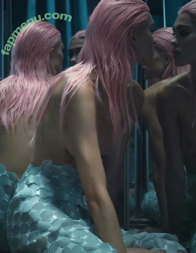 Amelia Gray Hamlin nude photo #0542 (AmeliaGHamlin / ameliagray)