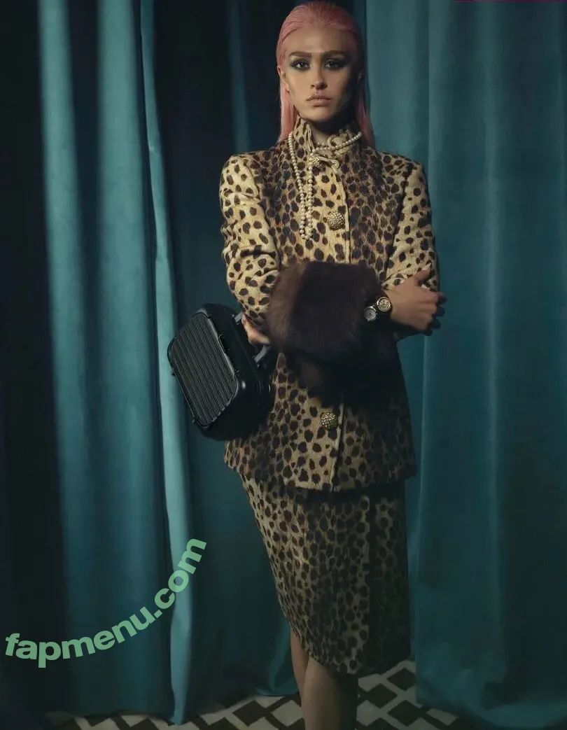 Amelia Gray Hamlin nude photo #0546 (AmeliaGHamlin / ameliagray)