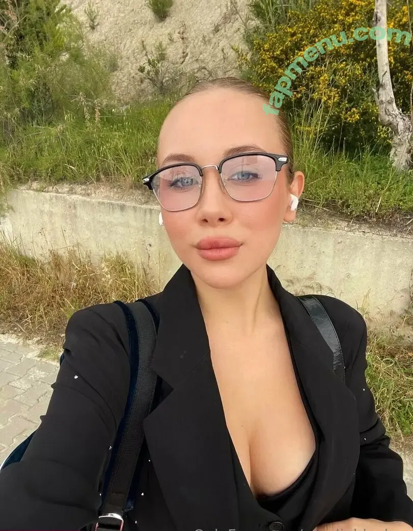 ameliablacker nude photo #0040 (ameliablacker)