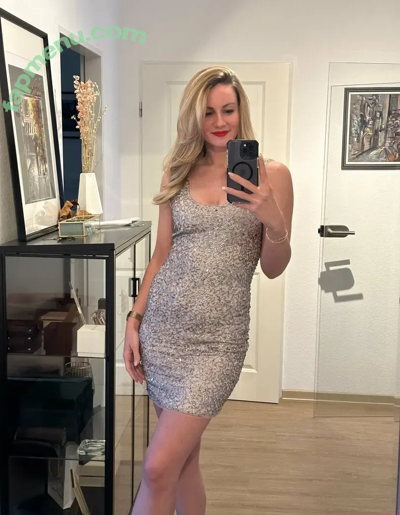 ameliasworldd nude photo #0028 (ameliasworld)