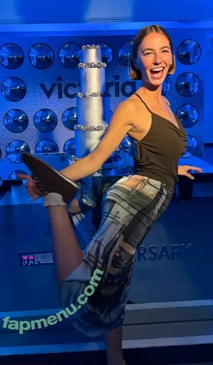 Amelie Manzoli / Am.e.lie nude photo #0850