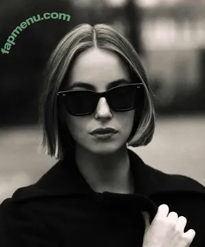 Amelie Manzoli / Am.e.lie / ameliemanzoli nude photo #0953