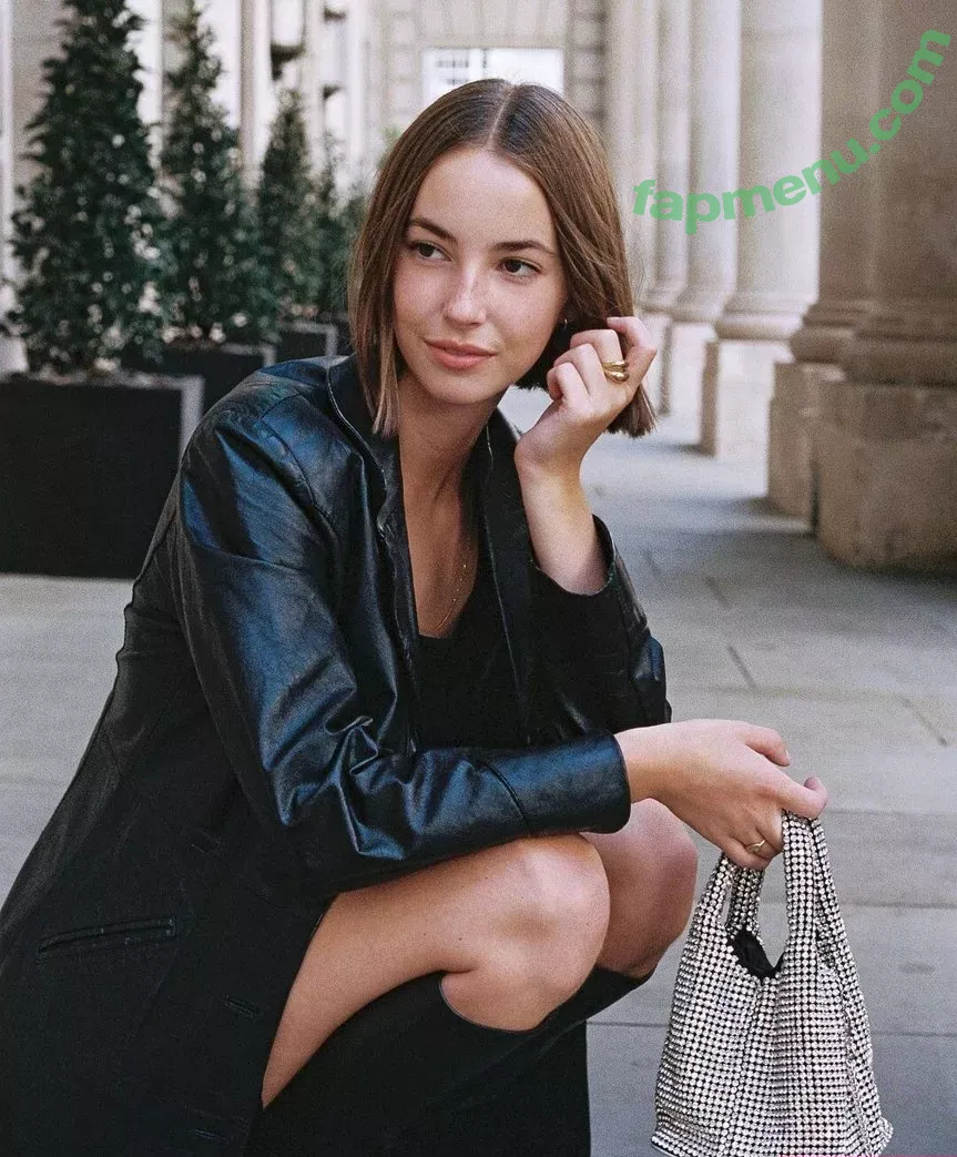 Amelie Manzoli nude photo #0023 (Am.e.lie / ameliemanzoli)