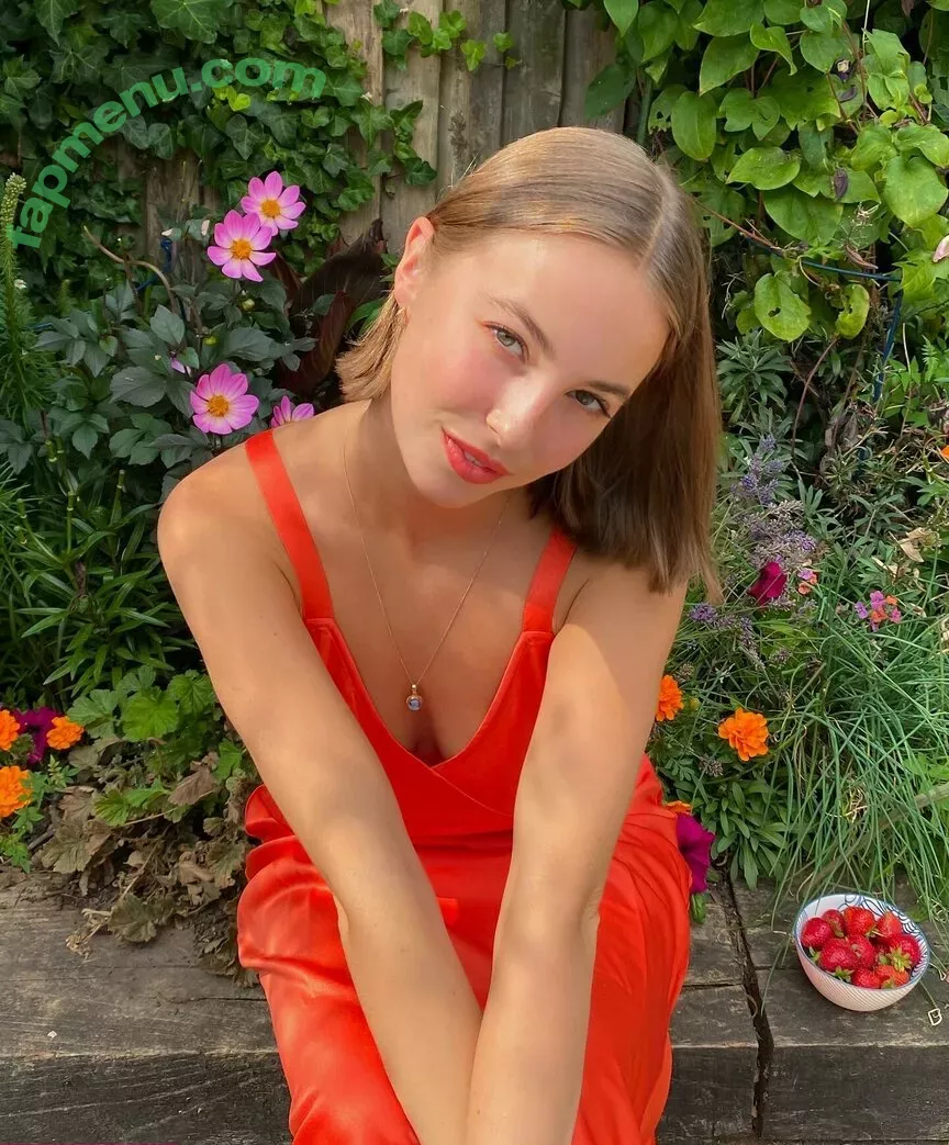 Amelie Manzoli nude photo #0155 (Am.e.lie / ameliemanzoli)