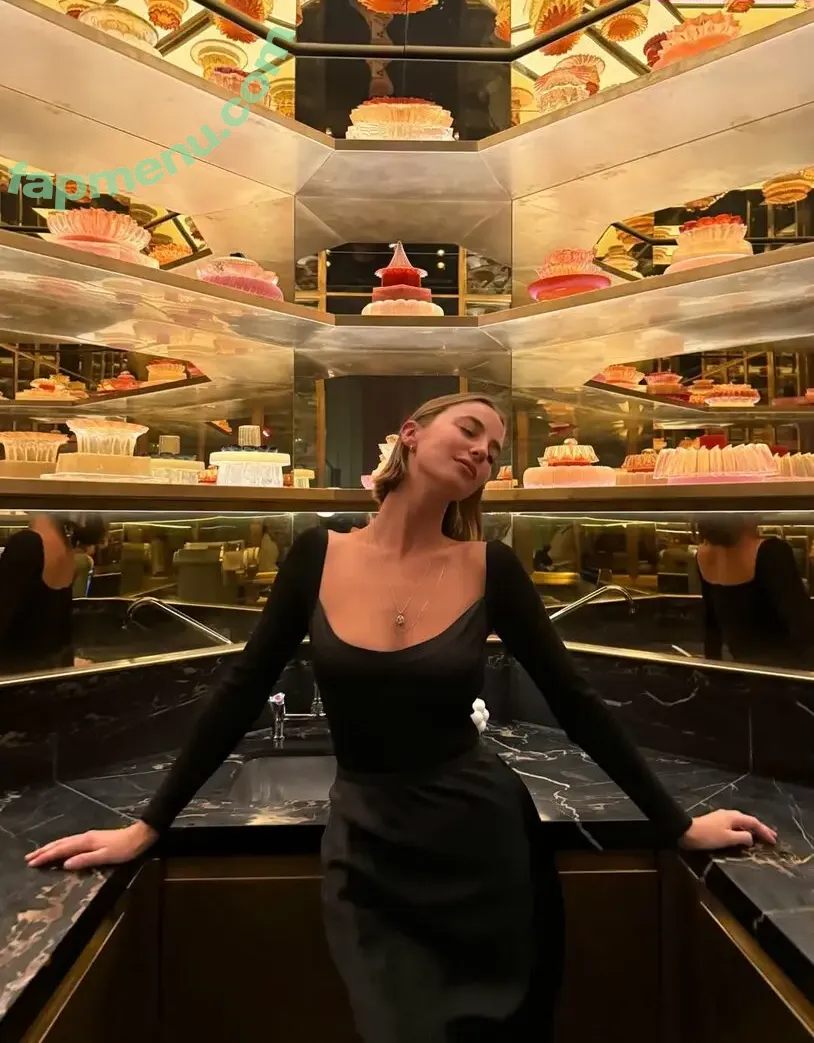 Amelie Manzoli nude photo #0888 (Am.e.lie)