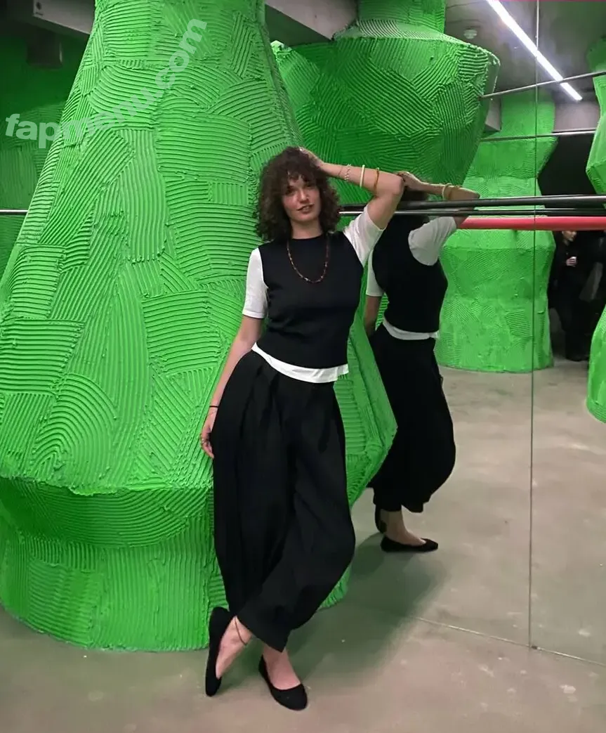 Amelie Manzoli nude photo #0962 (Am.e.lie / ameliemanzoli)