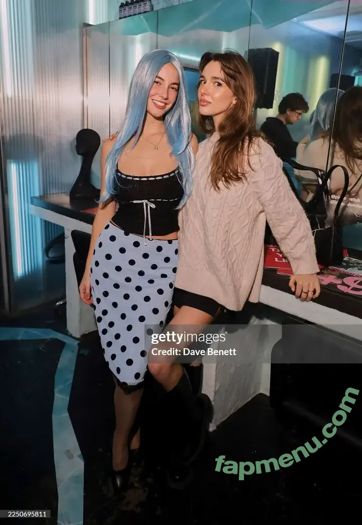 Amelie Manzoli nude photo #0970 (Am.e.lie / ameliemanzoli)