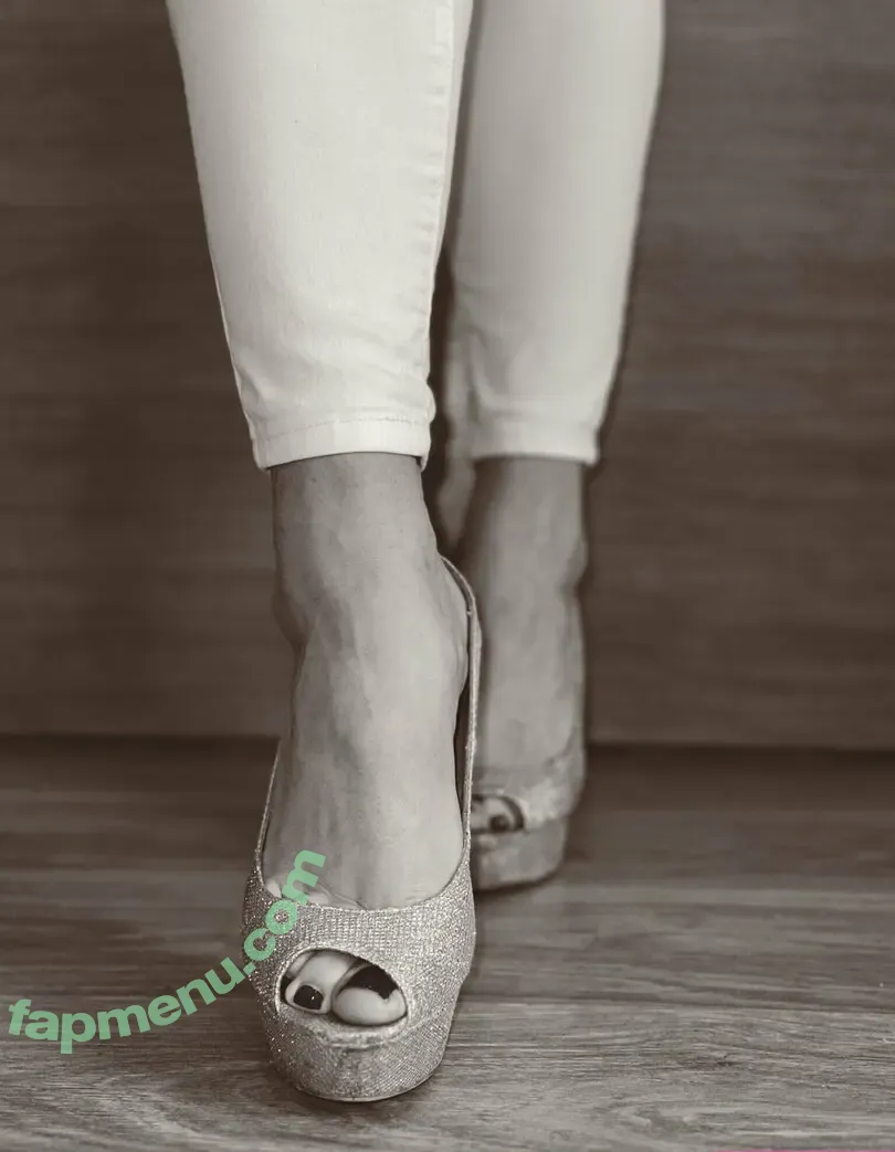 ami_feetness nude photo #0006 (ami_feetness)