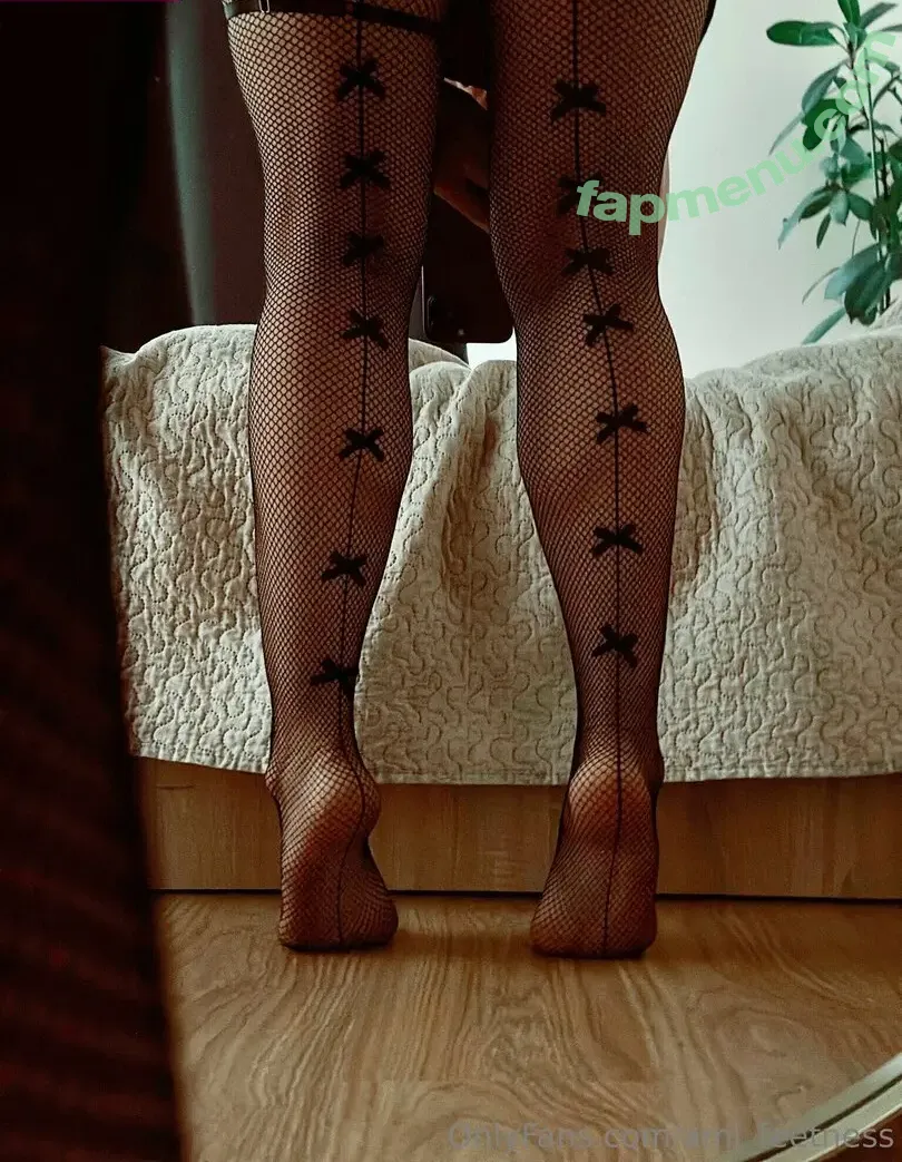 ami_feetness nude photo #0009 (ami_feetness)