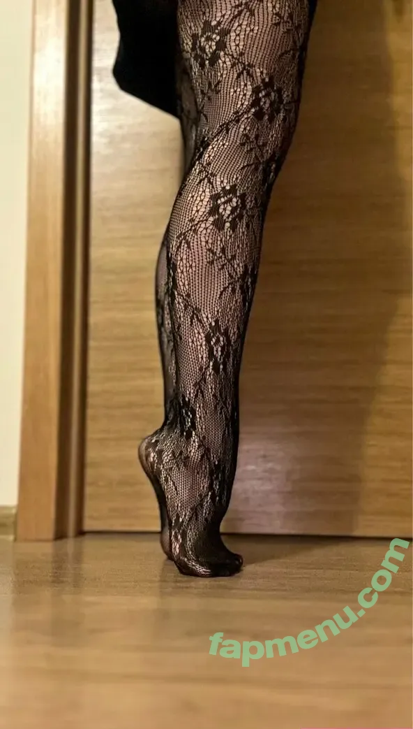 ami_feetness nude photo #0016 (ami_feetness)