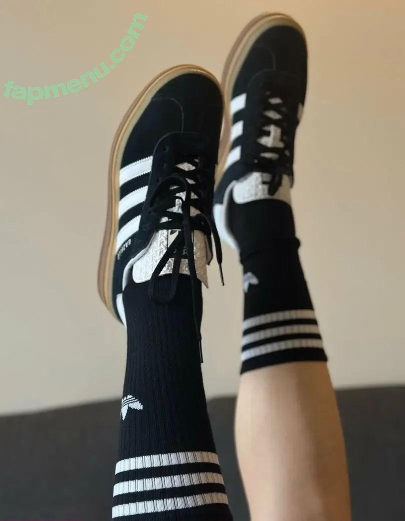 ami_feetness nude photo #0041 (ami_feetness)