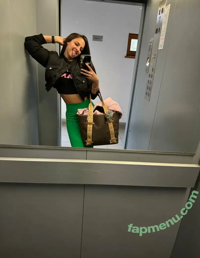 amirahadarax nude photo #0018 (amiraadarax)