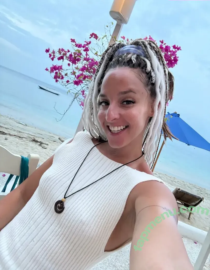amirahadarax nude photo #0084 (amiraadarax)