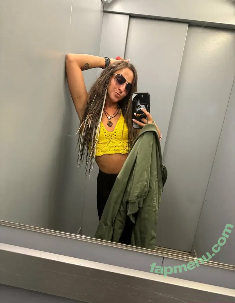 amirahadarax nude photo #0092 (amiraadarax)