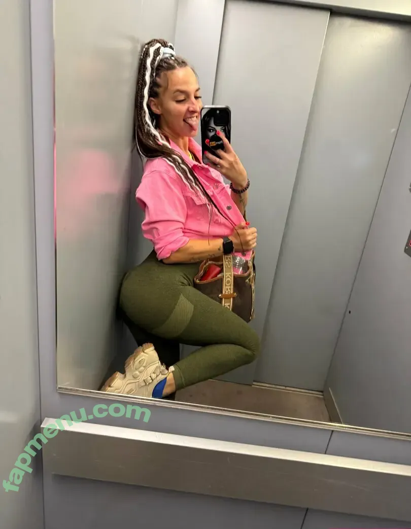 amirahadarax nude photo #0111 (amiraadarax)