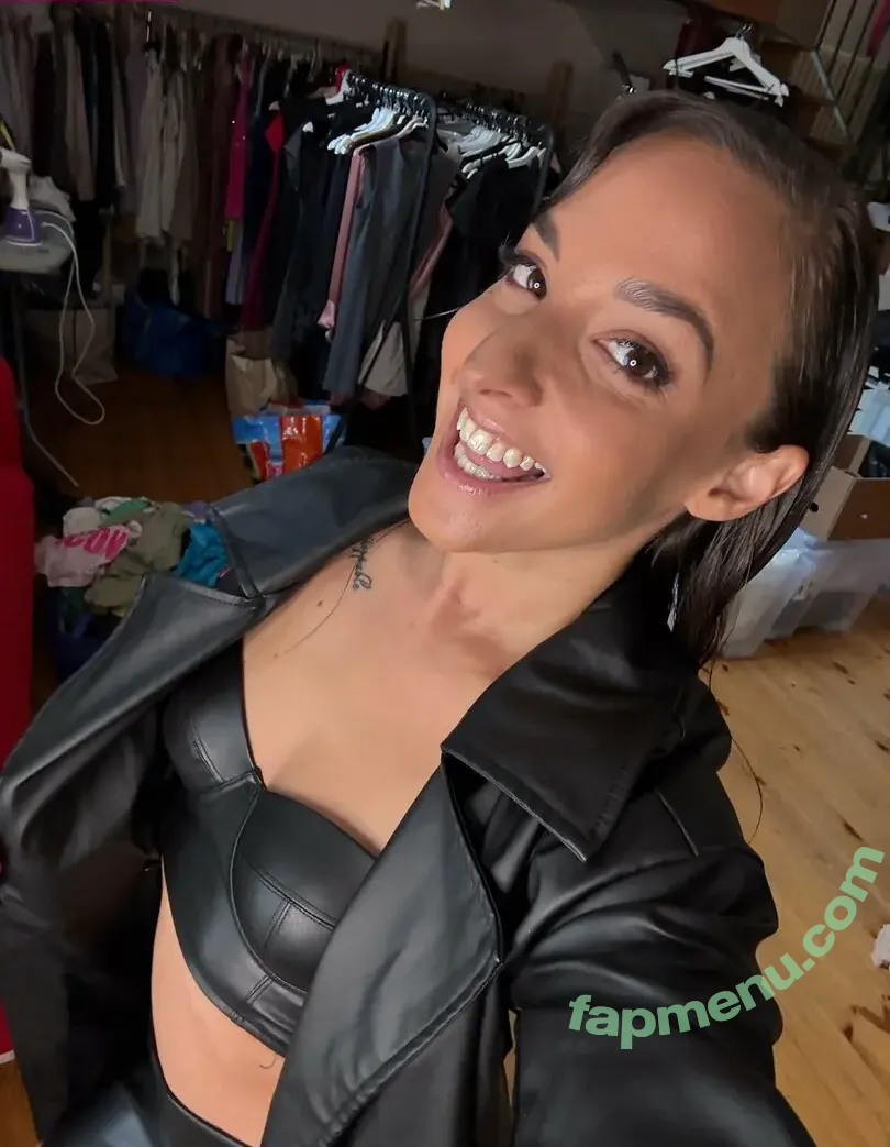 amirahadarax nude photo #0170 (amiraadarax)