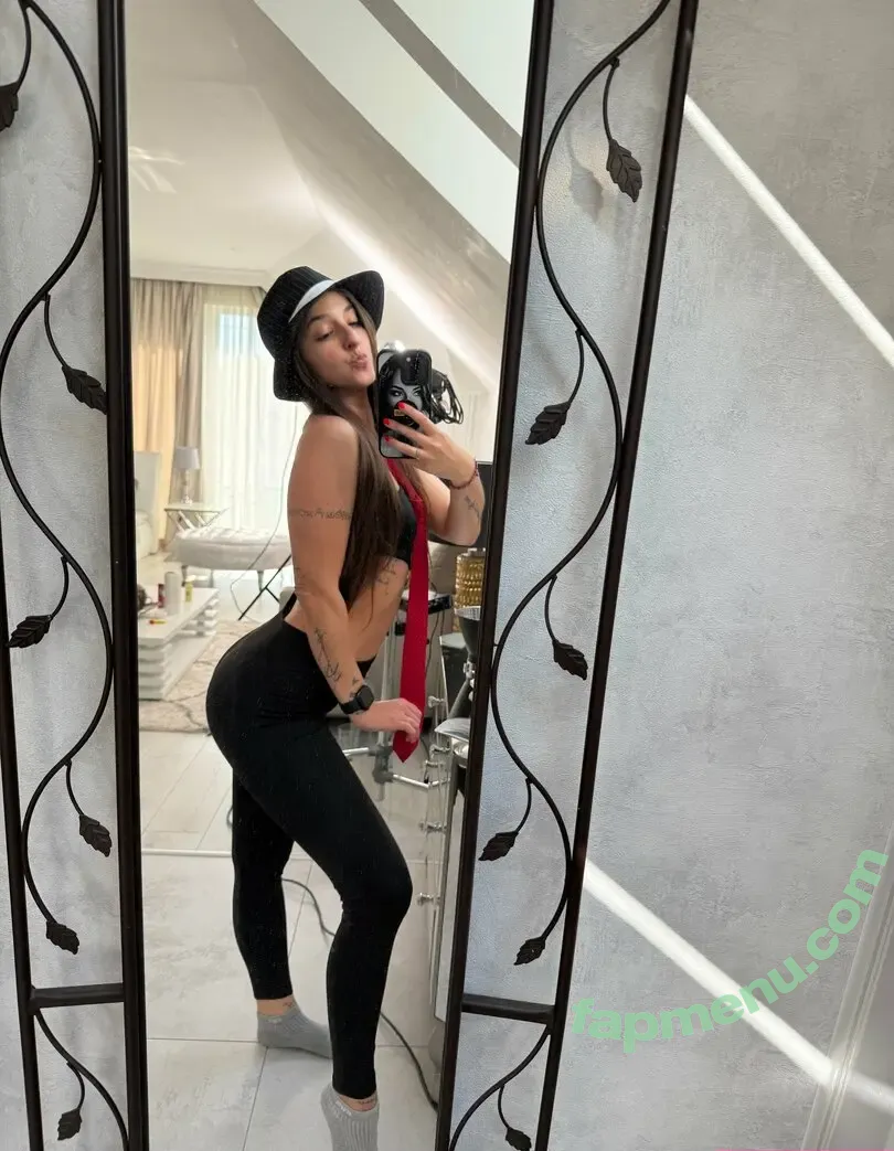 amirahadarax nude photo #0179 (amiraadarax)