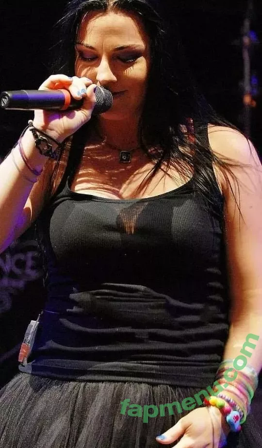 Amy Lee nude photo #0119 (AmyLee_plays / Slemgem / amy_lee / amyleeplays)