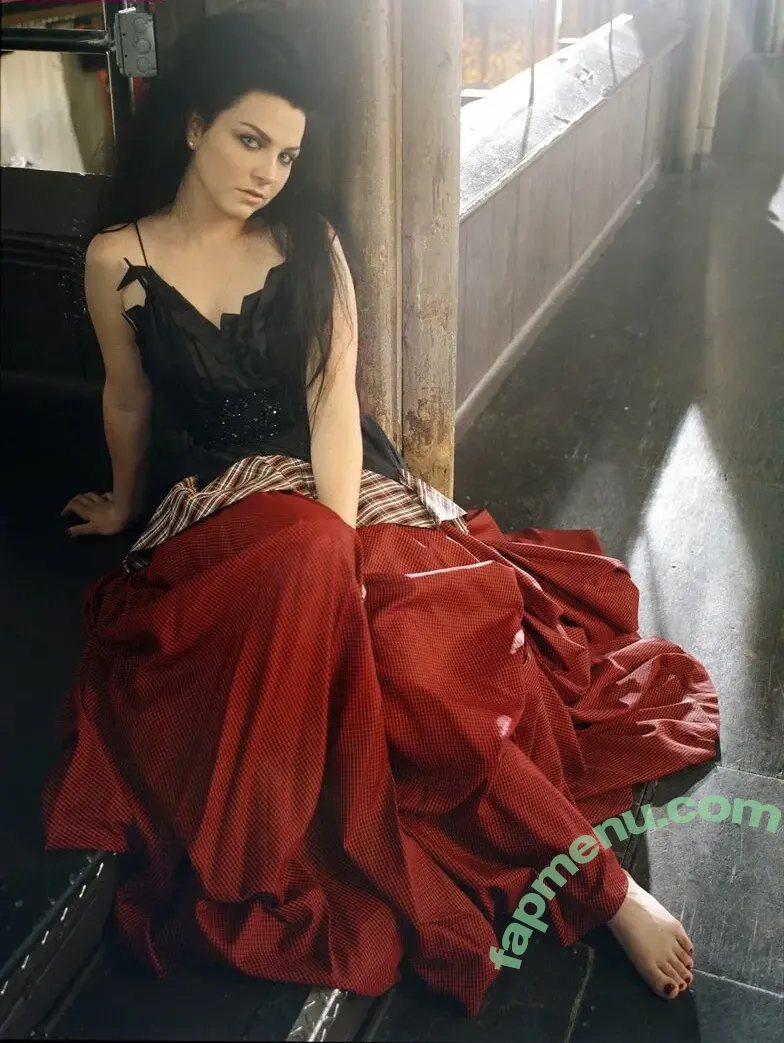 Amy Lee nude photo #0190 (AmyLeeEV / Slemgem / amy_lee / amyleeplays / youramylee)