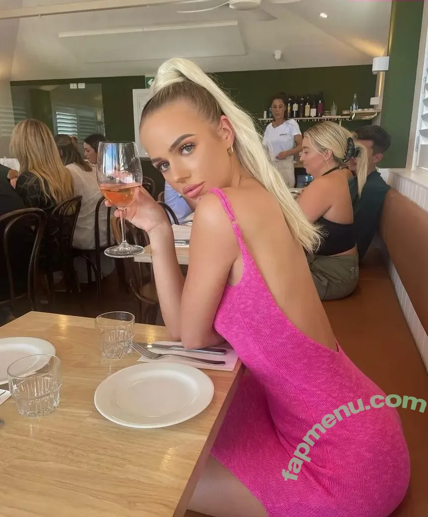 Amy Nunn nude photo #0003 (amy.nunn / virginbarbie)