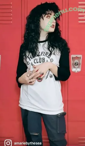 Amy Roberts / Amariebythesea nude photo #0136