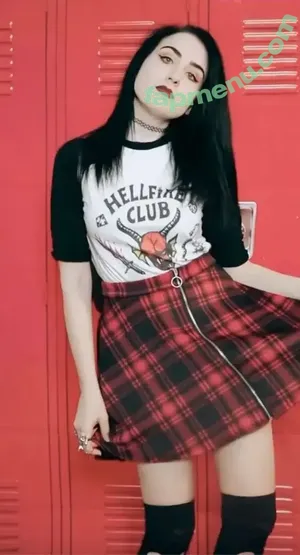 Amy Roberts / Amariebythesea nude photo #0137