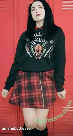 Amy Roberts / Amariebythesea nude photo #0139