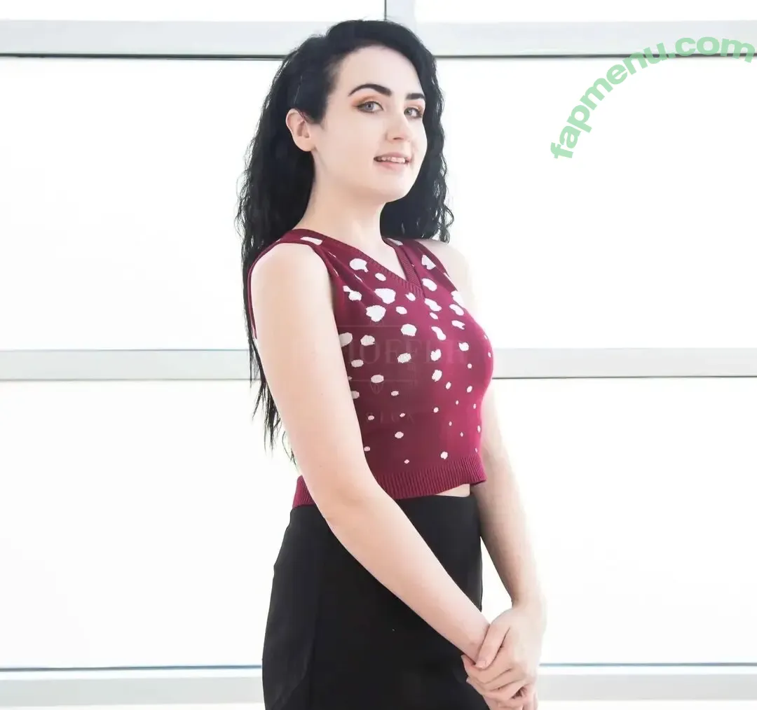 Amy Roberts nude photo #0148 (Amariebythesea)